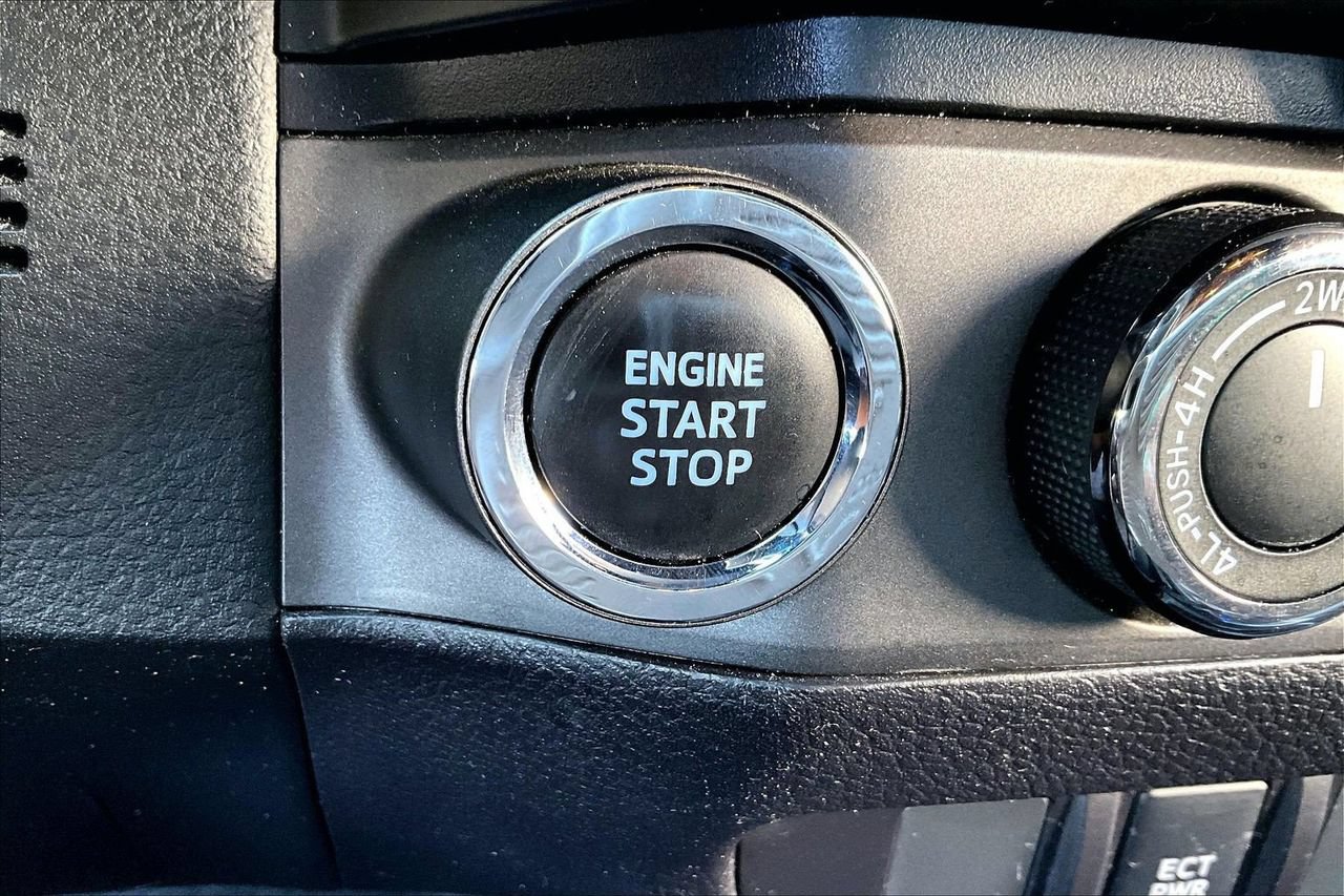 Used 2022 Toyota Tacoma TRD Sport AWD/4WD image 27