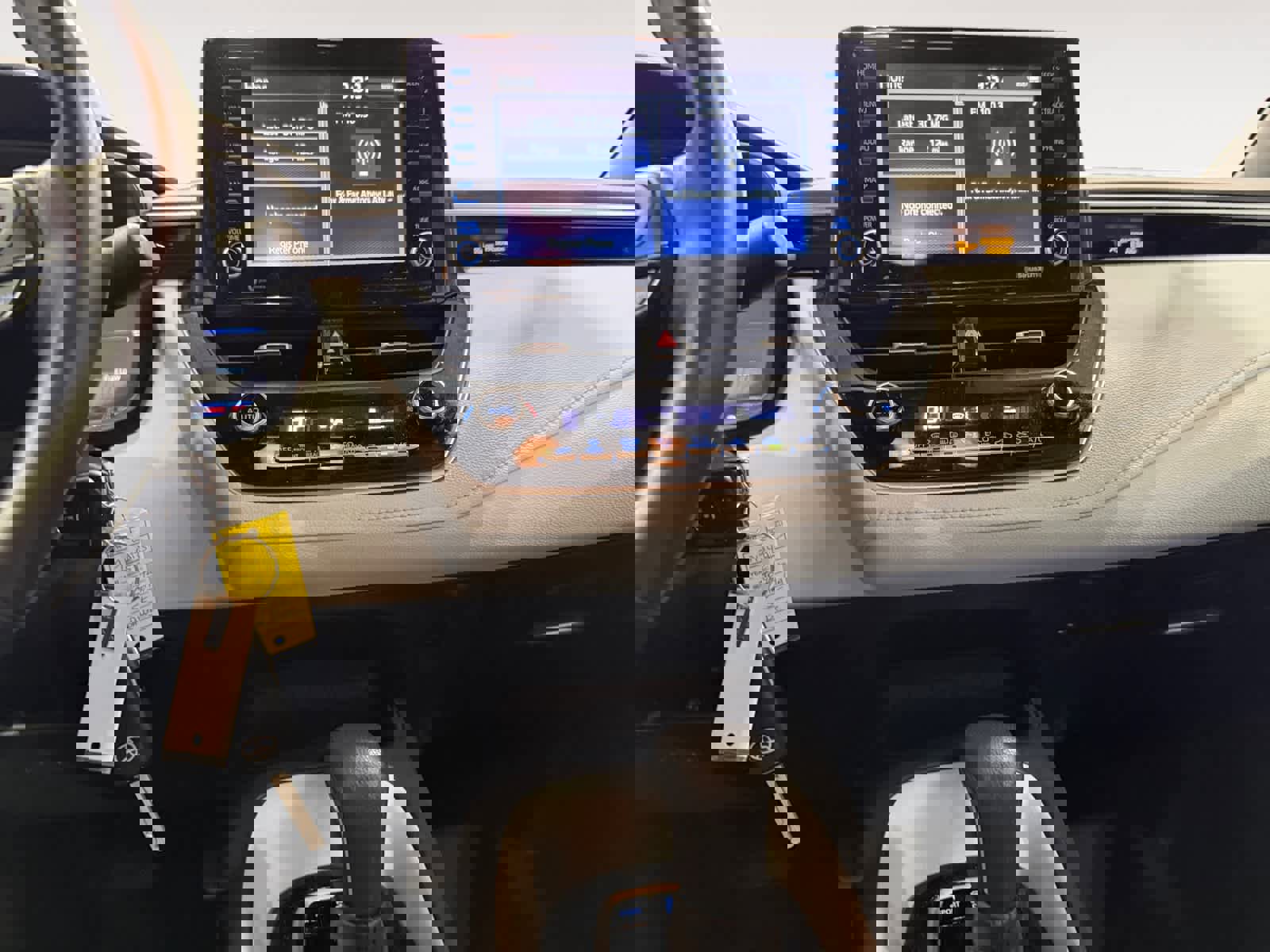 Used 2022 Toyota Corolla SE w/ Carpet Mat Package (TMS) image 12