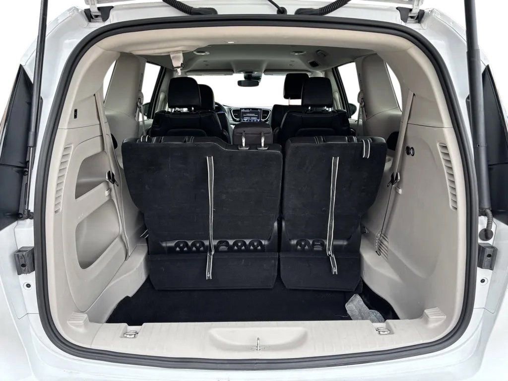 Used 2024 Chrysler Pacifica Touring-L image 34