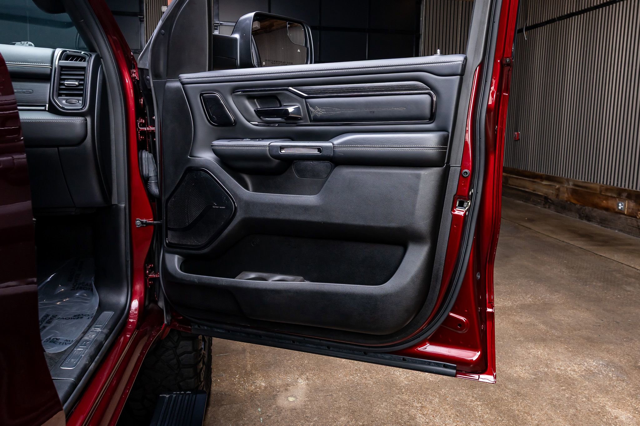 Used 2024 RAM 1500 Limited AWD/4WD image 39