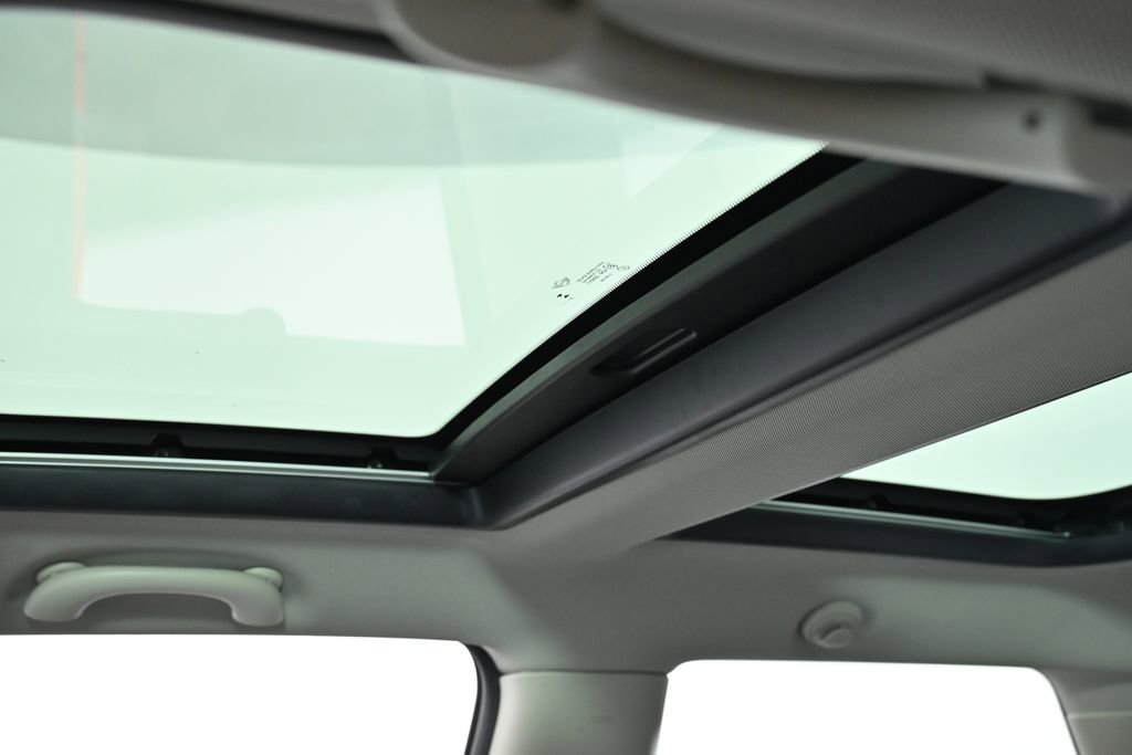 Certified 2025 MINI Cooper 2-Door Hardtop FWD image 24
