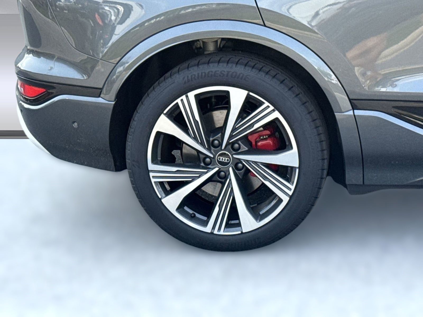 New 2025 Audi SQ6 e-tron Prestige image 21