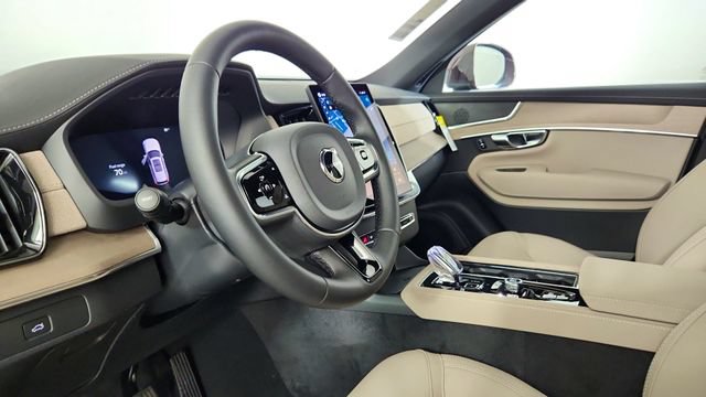 New 2026 Volvo XC90 B5 Plus w/ Protection Package Premier AWD/4WD image 12