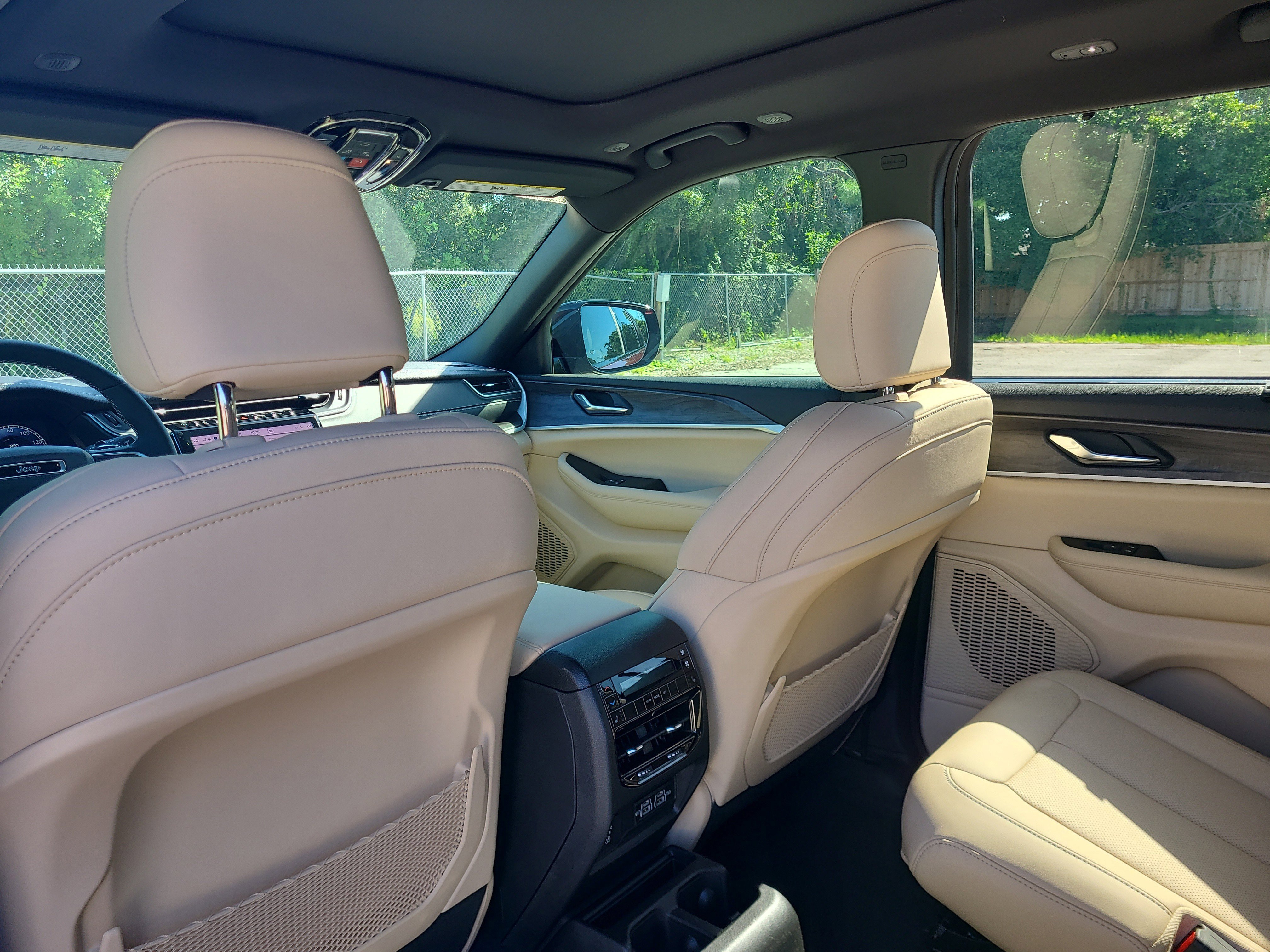 New 2025 Jeep Grand Cherokee L Limited w/ Luxury Tech Group II RWD image 7