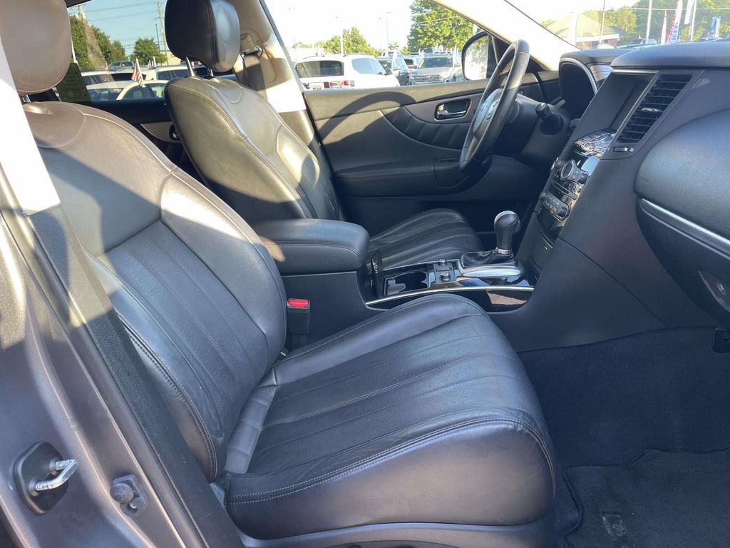 Used 2017 INFINITI QX70 AWD w/ Premium Package image 10