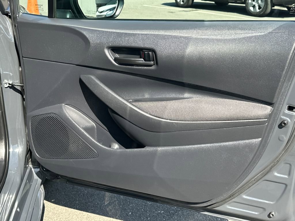 Used 2025 Toyota Corolla LE image 12