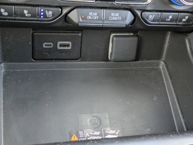 Used 2024 GMC Yukon SLT RWD image 25