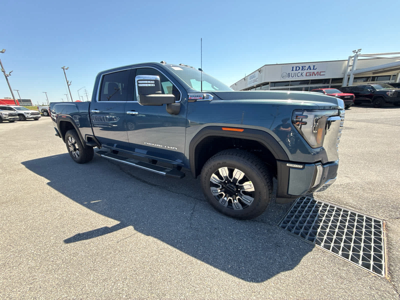 New 2026 GMC Sierra 3500 Denali w/ Denali Reserve Package AWD/4WD image 17