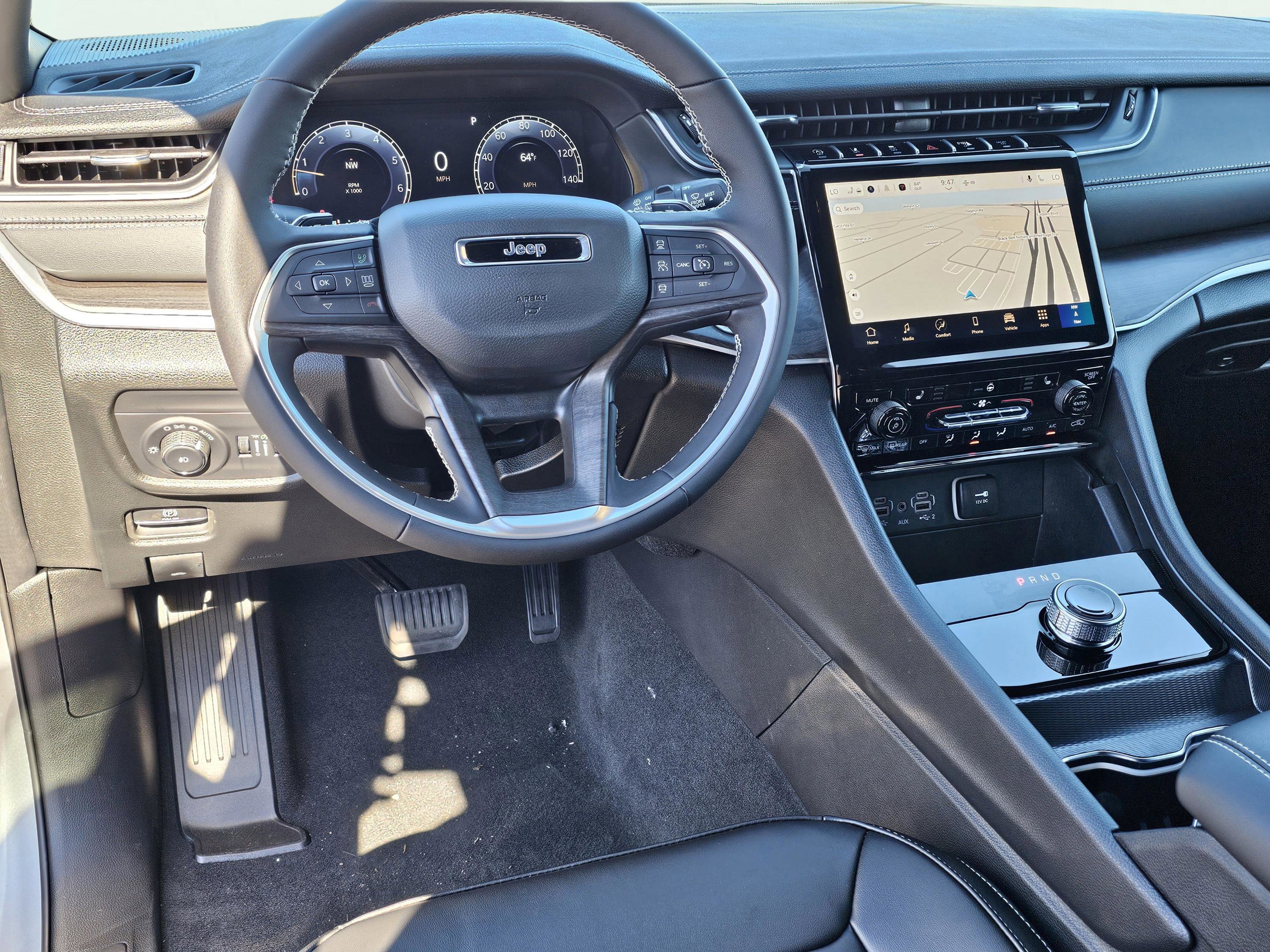 New 2025 Jeep Grand Cherokee L Limited w/ Black Appearance Package image 34