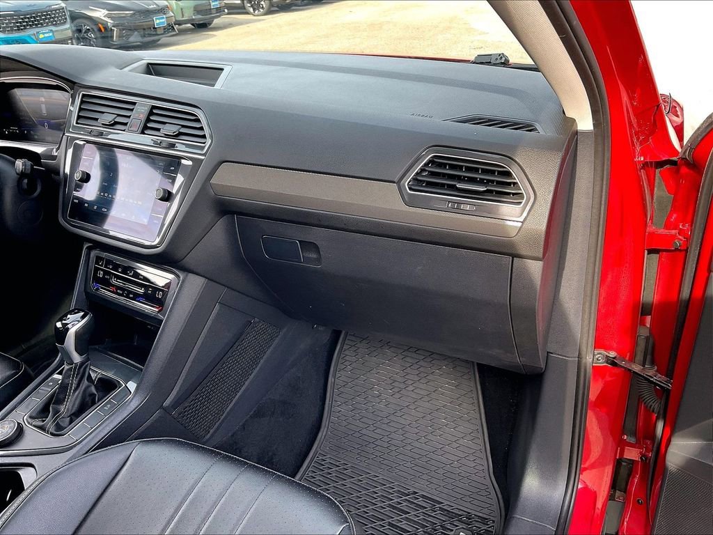Used 2024 Volkswagen Tiguan SE image 12