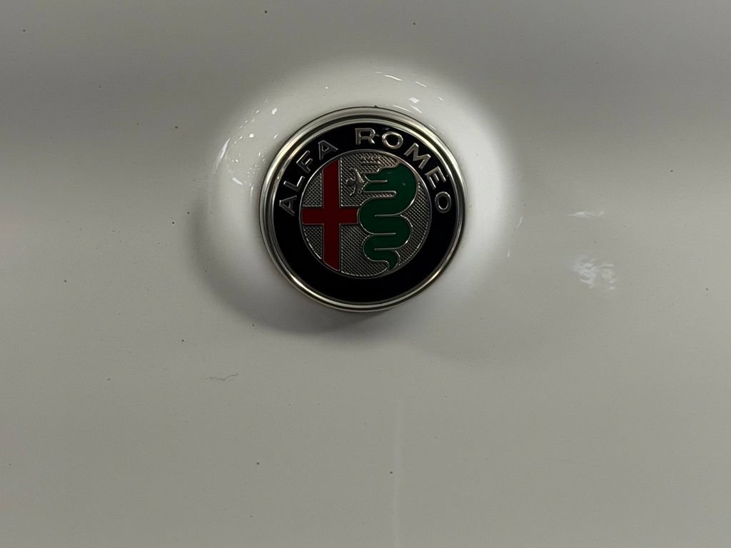 Used 2023 Alfa Romeo Stelvio Veloce AWD/4WD image 34