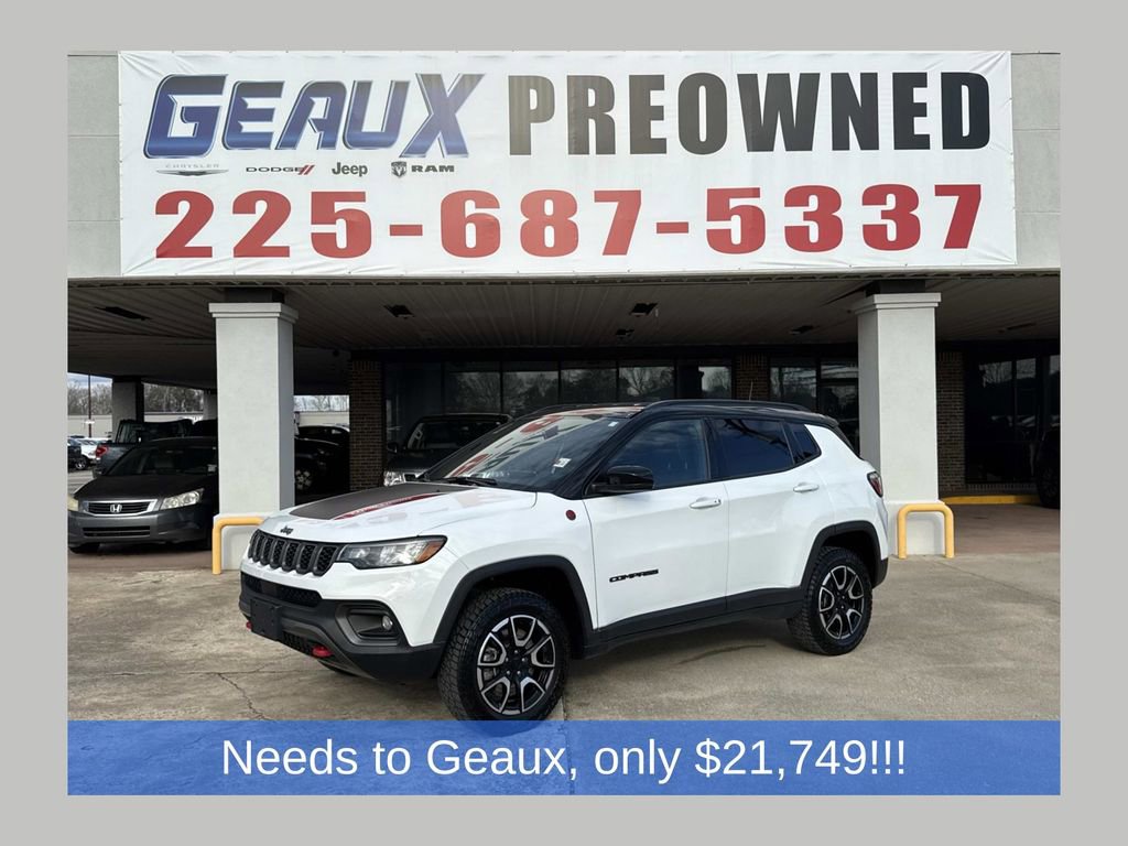 Used 2024 Jeep Compass Trailhawk image 1