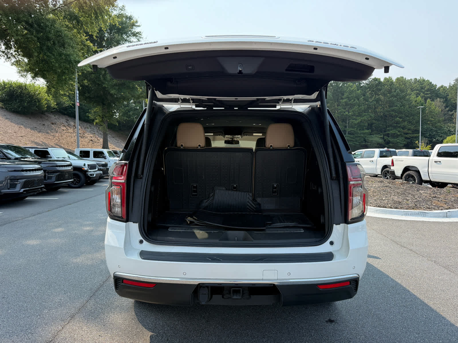 Used 2022 Chevrolet Tahoe Premier AWD/4WD image 30