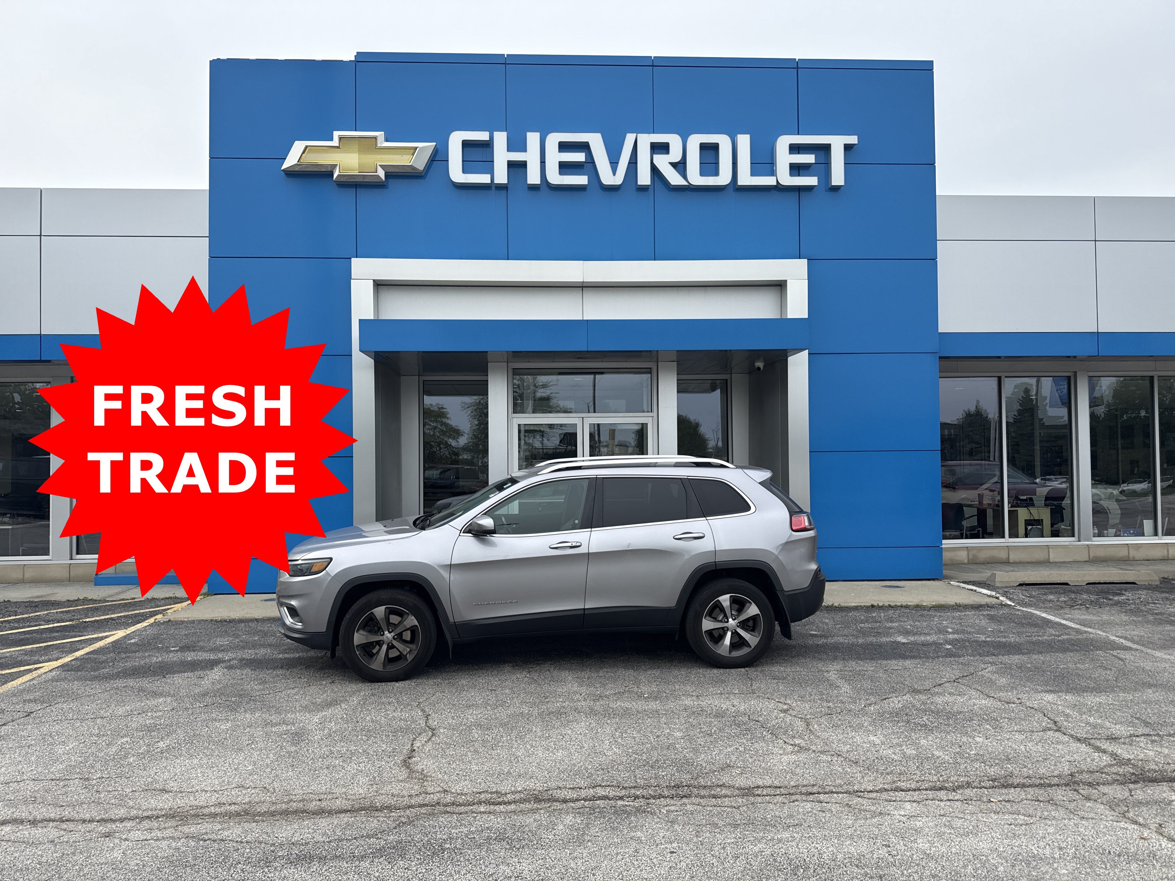 Used 2019 Jeep Cherokee Limited AWD/4WD image 2