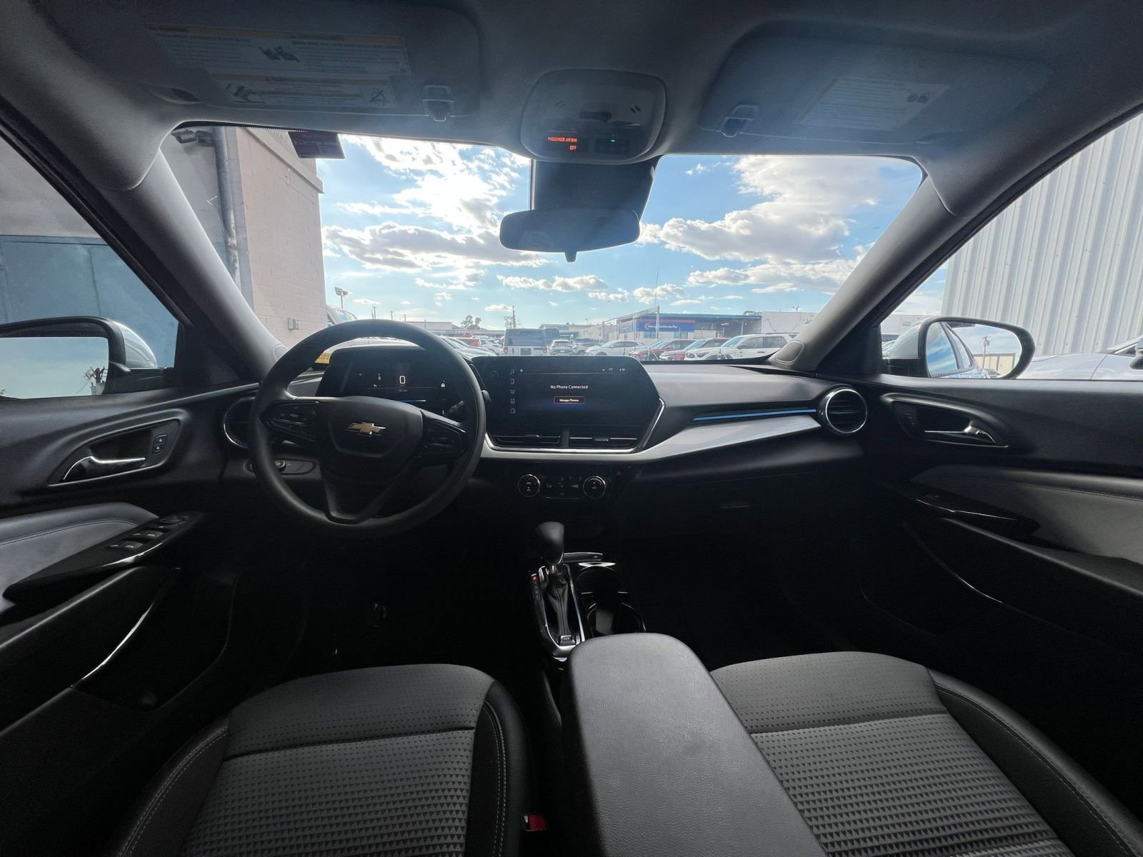 Used 2025 Chevrolet Trax LT FWD image 33