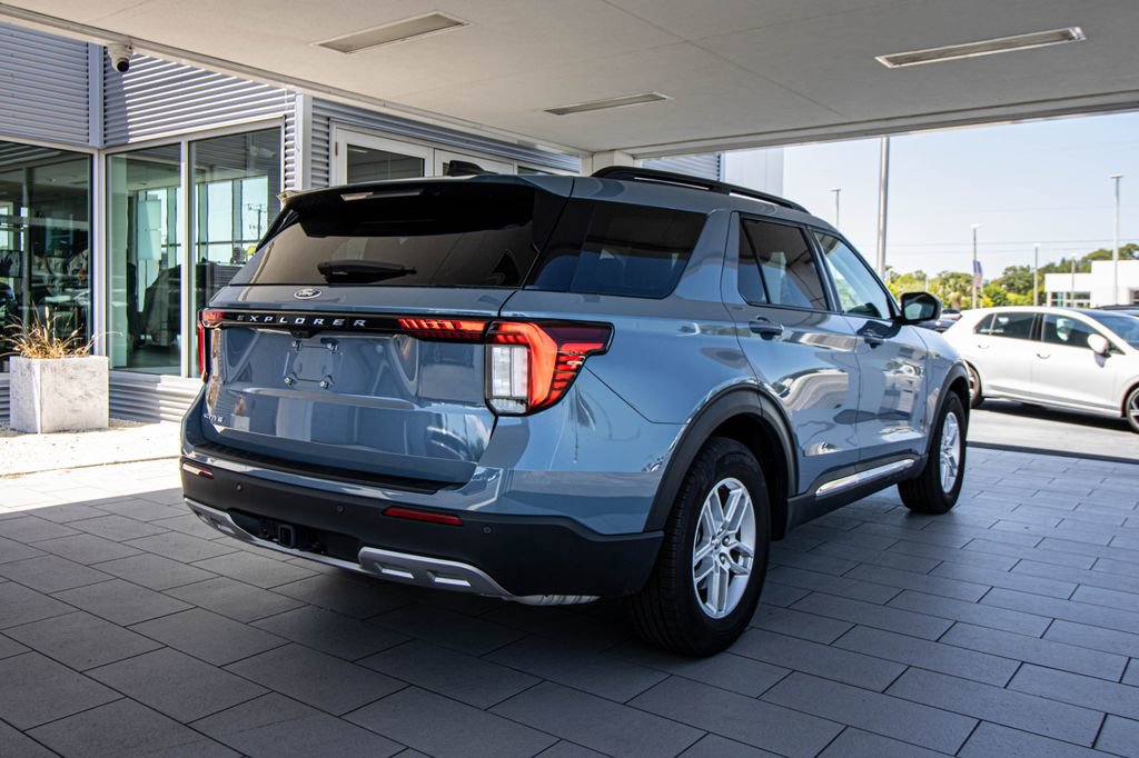 Used 2025 Ford Explorer Active w/ Active Comfort Package RWD image 2