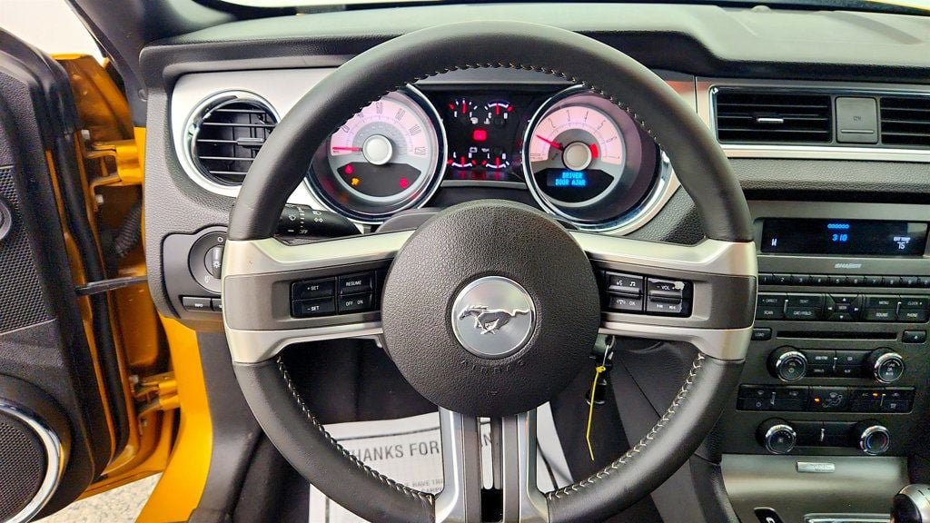 Used 2010 Ford Mustang Coupe RWD image 13