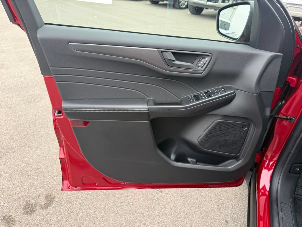 New 2026 Ford Escape Active FWD image 8
