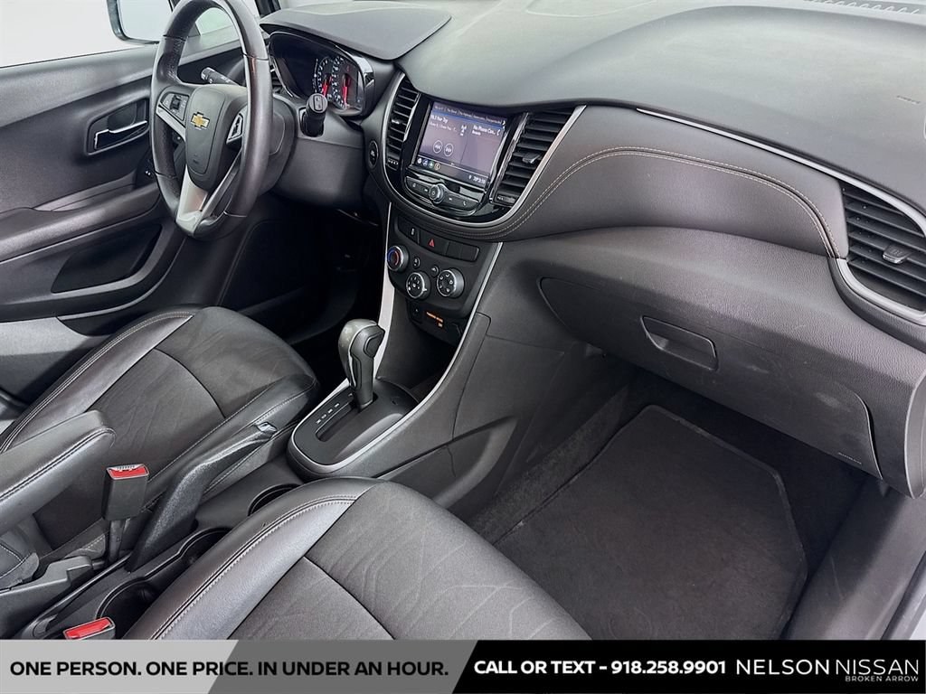 Used 2020 Chevrolet Trax LT w/ LT Convenience Package AWD/4WD image 26
