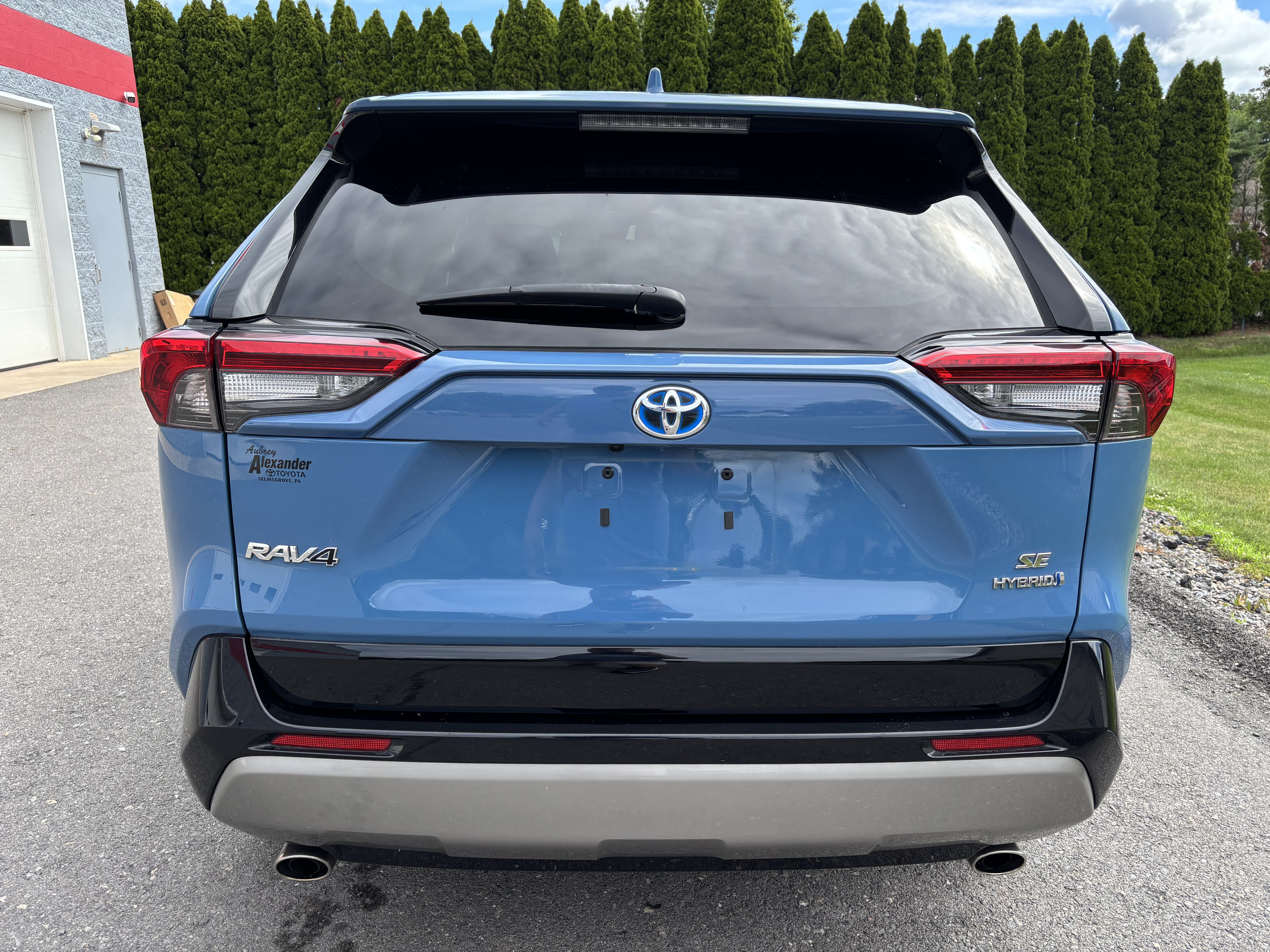 Used 2022 Toyota RAV4 SE w/ Convenience Package AWD/4WD image 4