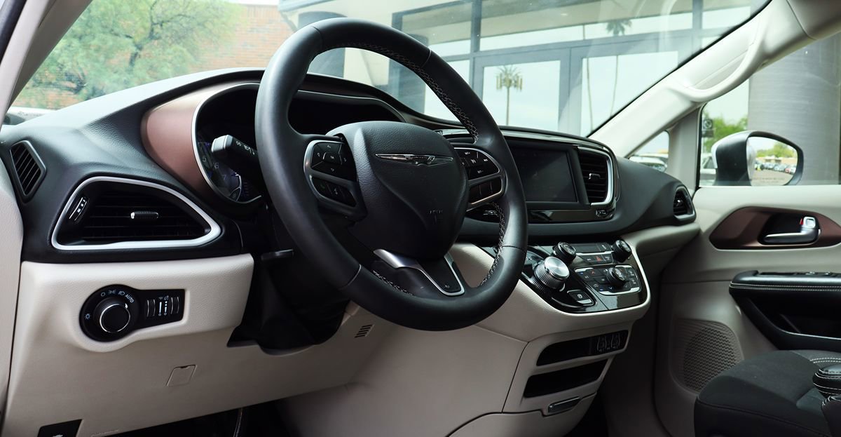 Used 2023 Chrysler Voyager LX FWD image 45