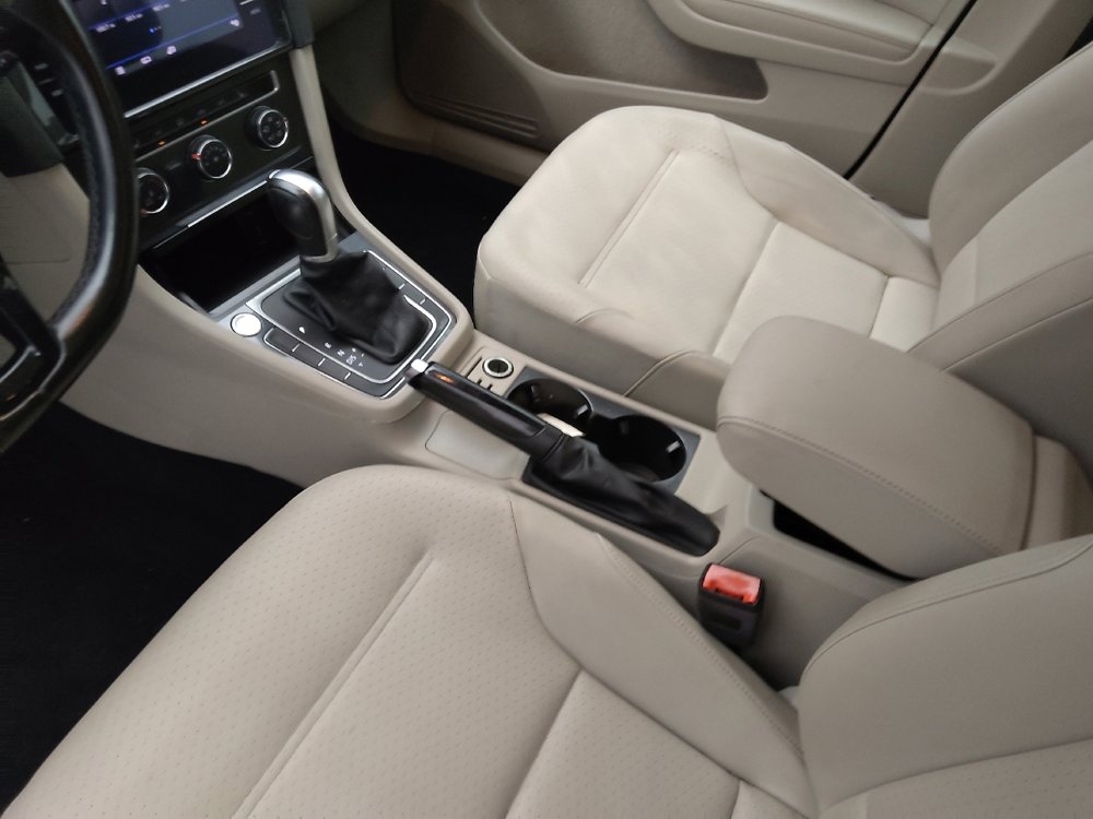 Used 2018 Volkswagen Golf SE image 26