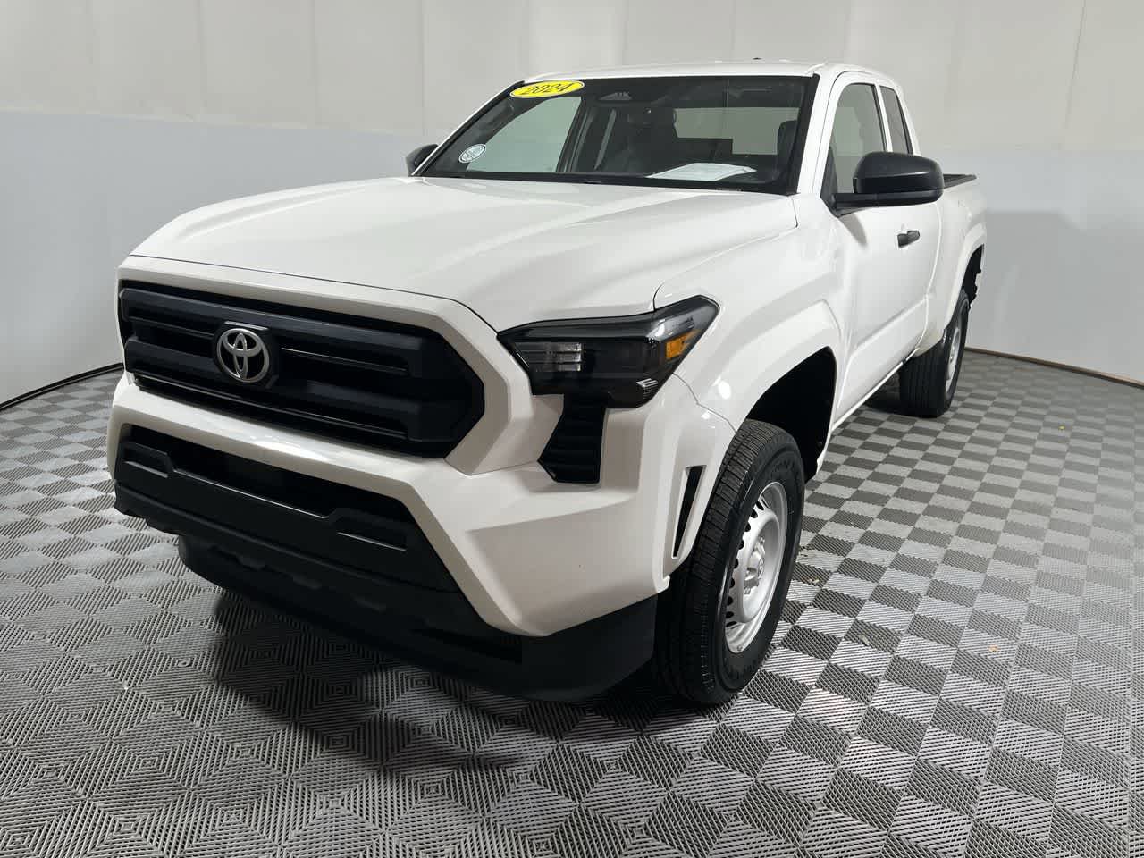 Used 2024 Toyota Tacoma SR RWD image 4