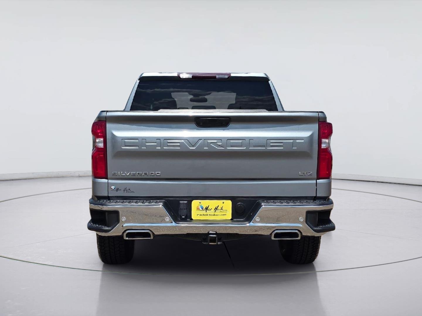 Used 2023 Chevrolet Silverado 1500 LTZ w/ Z71 Off-Road Package AWD/4WD image 6