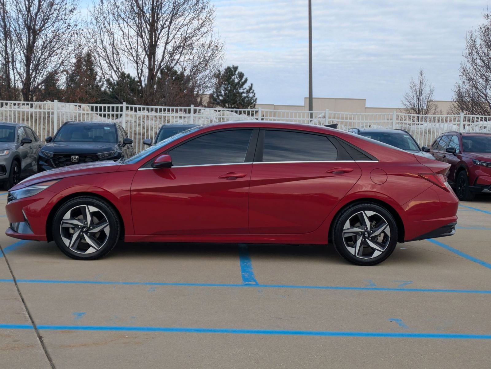 Used 2022 Hyundai Elantra Limited image 9