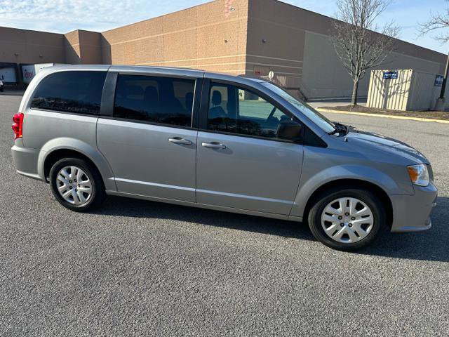 Used 2018 Dodge Grand Caravan SE w/ UConnect Hands-Free Group image 32