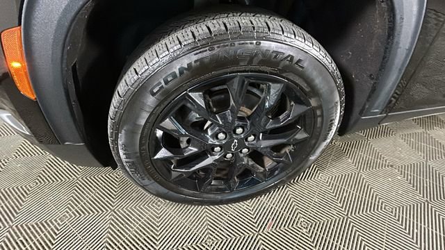 Used 2024 Chevrolet Traverse LS w/ Midnight/Sport Edition AWD/4WD image 10