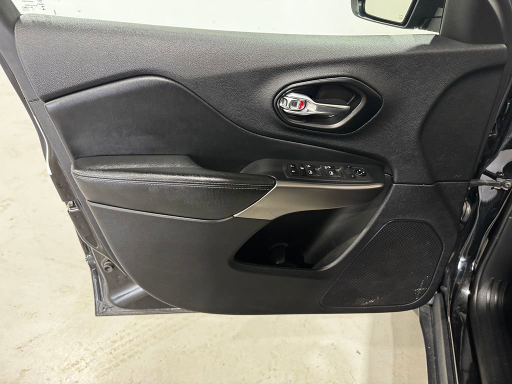 Used 2021 Jeep Cherokee Sport w/ Popular Appearance Group AWD/4WD image 15