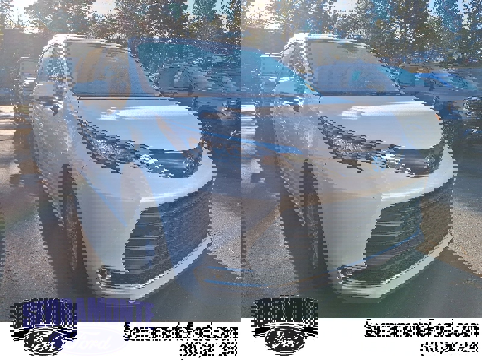 Used 2022 Toyota Sienna XLE image 1