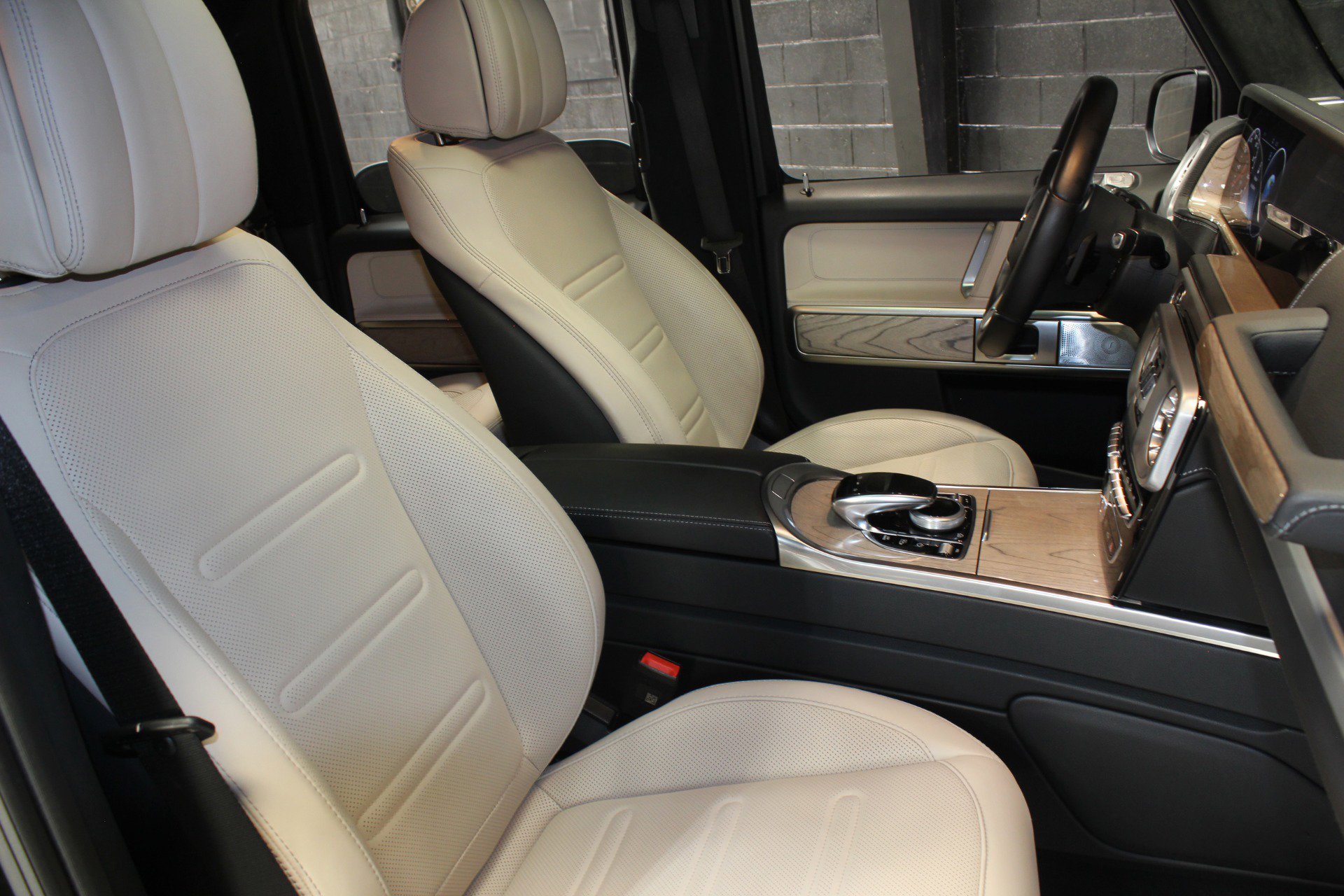 Used 2022 Mercedes-Benz G 550 w/ Exclusive Interior Package image 47