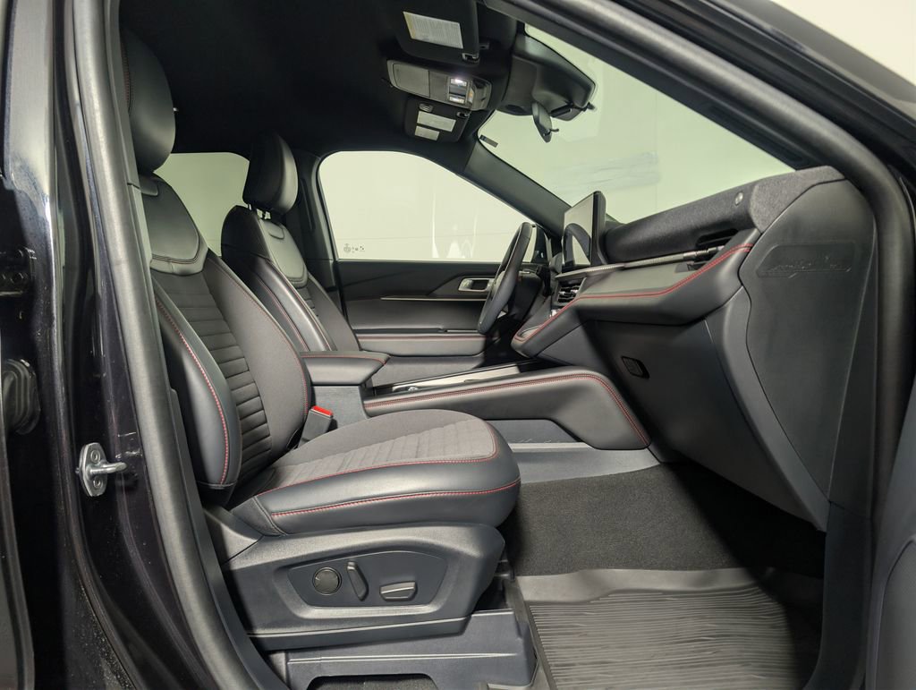 Certified 2025 Ford Explorer ST-Line w/ ST-Line Street Pack image 11