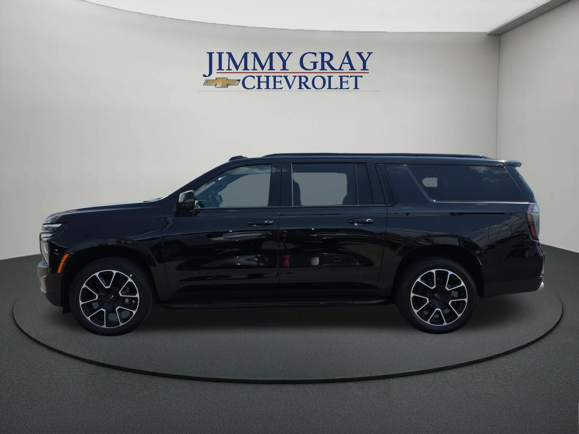 New 2026 Chevrolet Suburban RST w/ RST Capability Package AWD/4WD image 2
