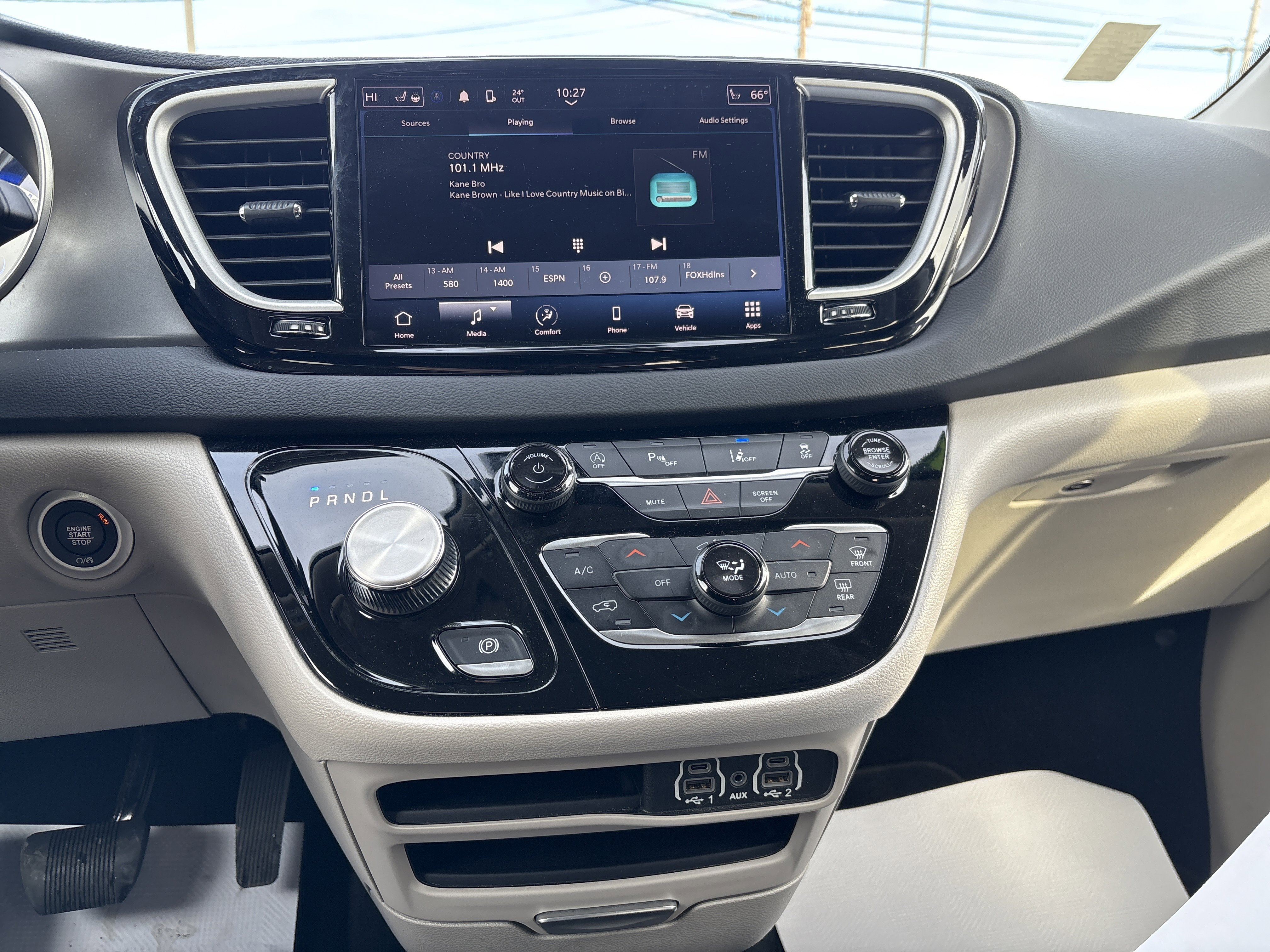 Used 2024 Chrysler Pacifica Touring-L image 26