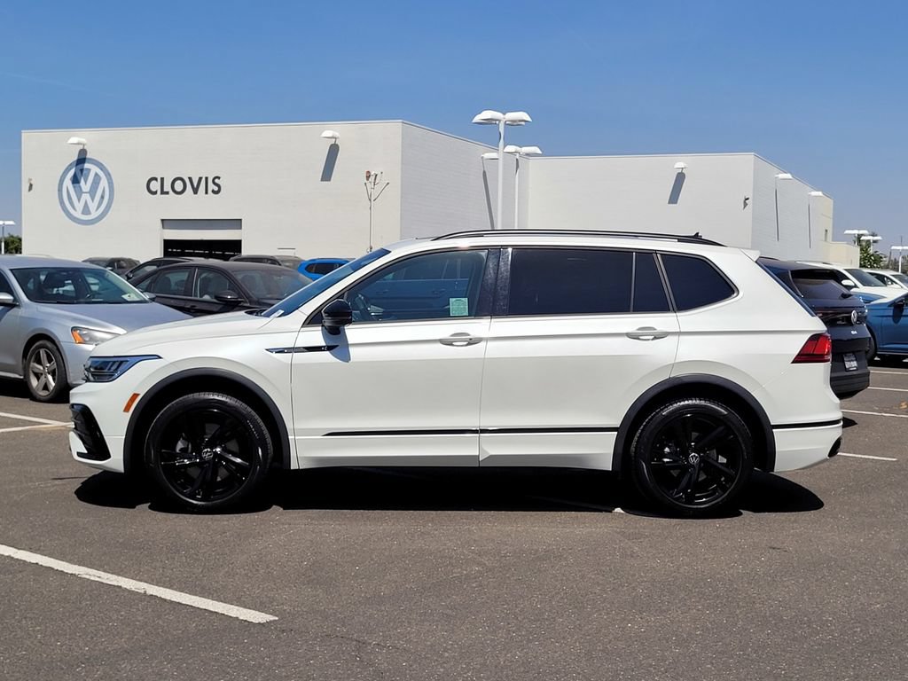 Used 2024 Volkswagen Tiguan SE R-Line AWD/4WD image 9