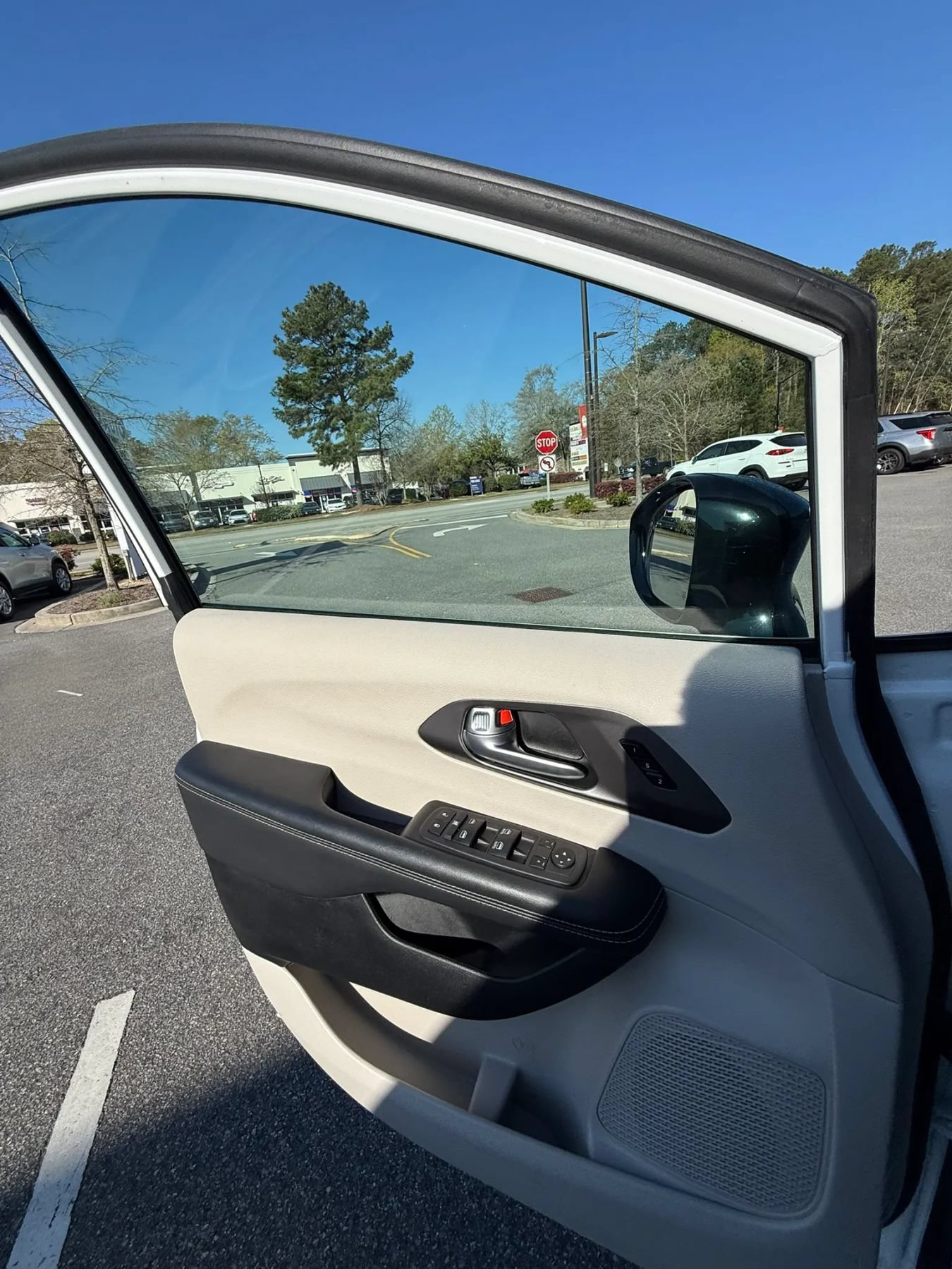 Used 2024 Chrysler Pacifica Touring-L FWD image 21