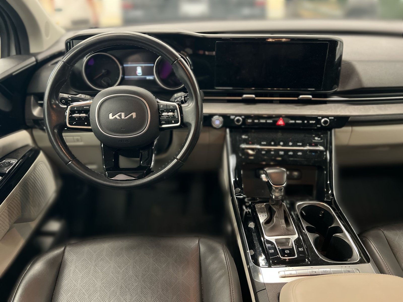 Used 2022 Kia Carnival EX FWD image 18