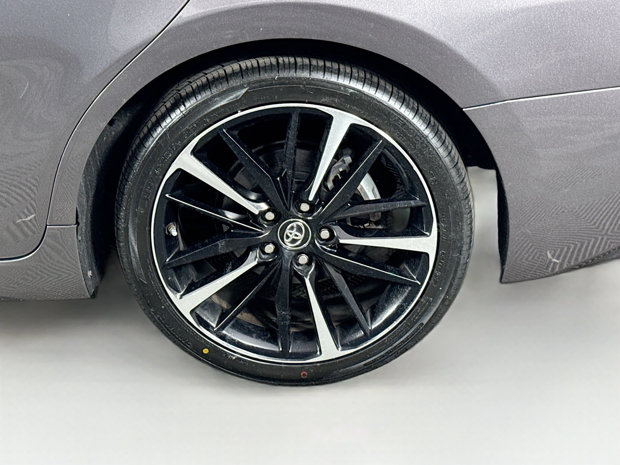 Used 2019 Toyota Camry XSE FWD image 9