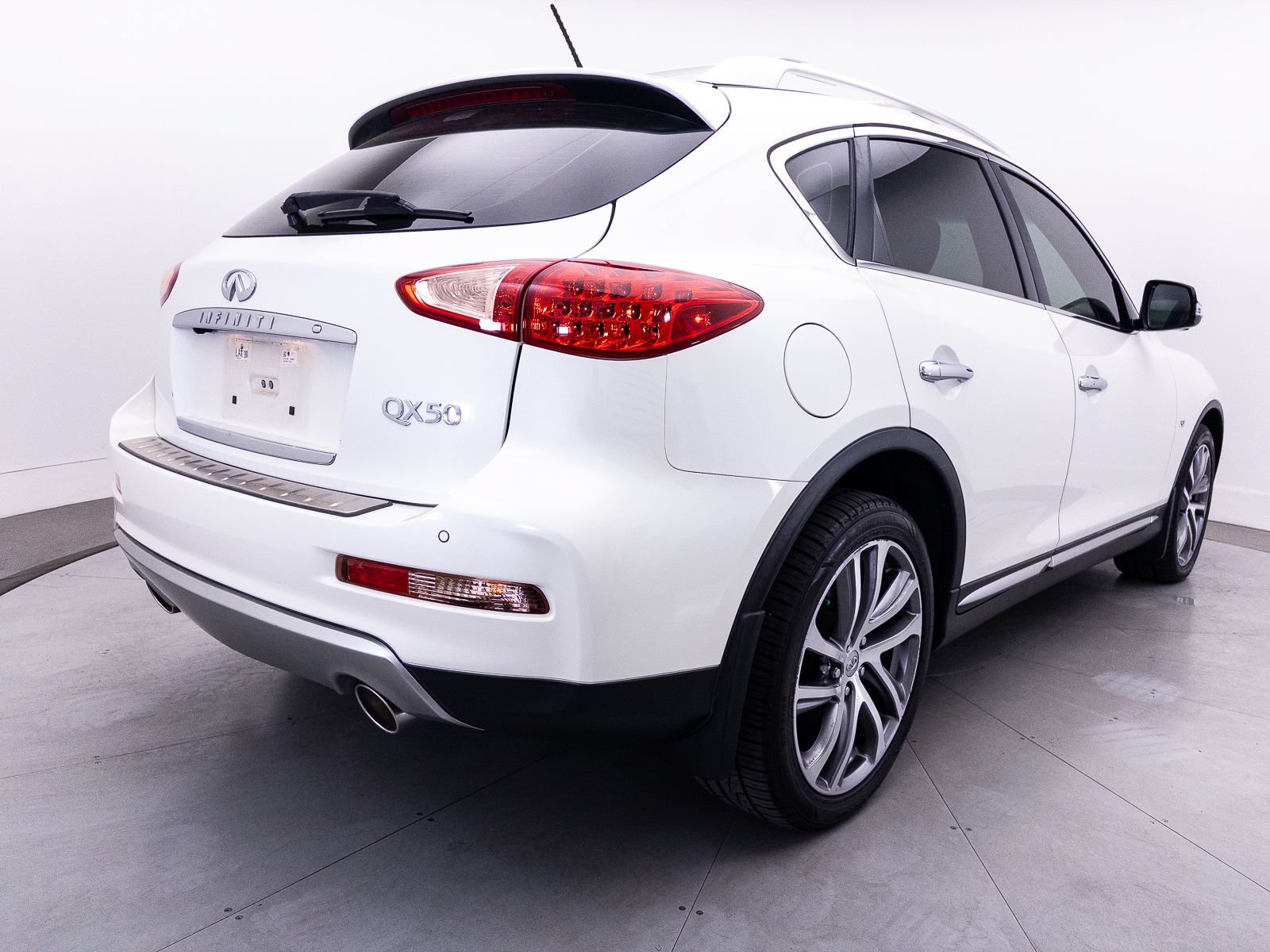 Used 2017 INFINITI QX50 2WD w/ Deluxe Touring Package image 12