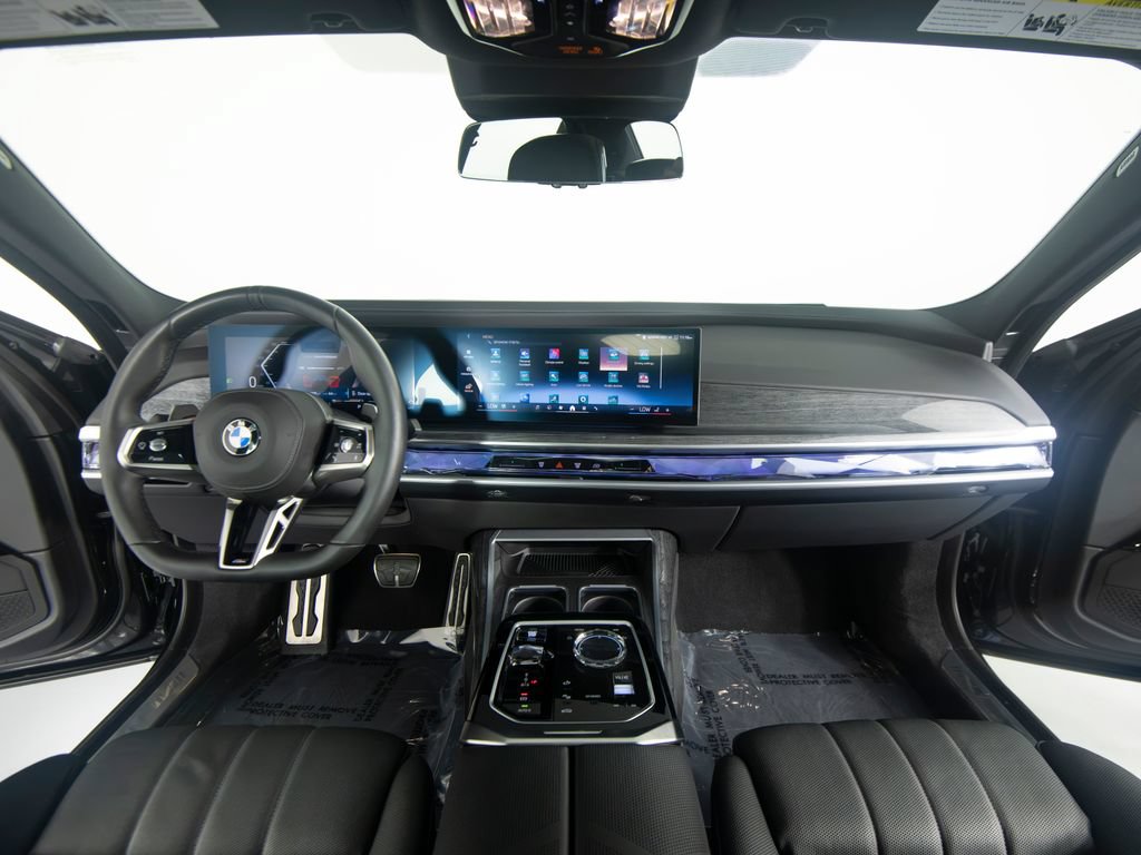 Used 2023 BMW 760i xDrive AWD/4WD image 39