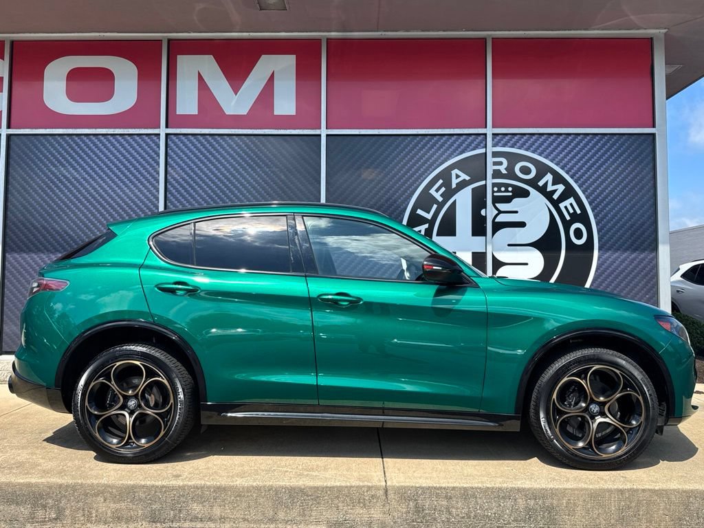 New 2025 Alfa Romeo Stelvio Sprint AWD/4WD image 4