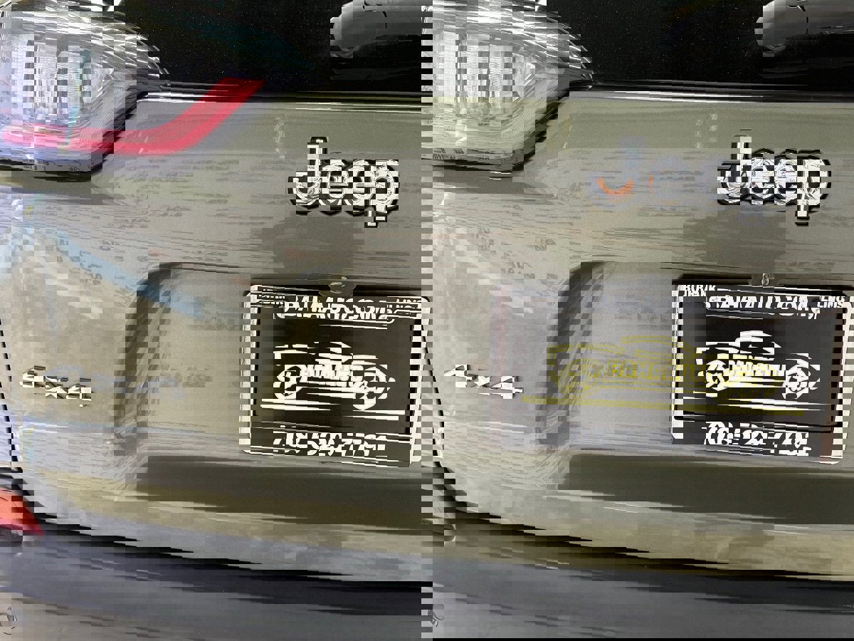 Used 2019 Jeep Cherokee Limited image 9