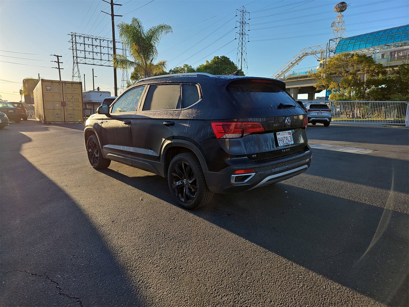 Used 2023 Volkswagen Taos SE w/ Panoramic Sunroof Package image 7