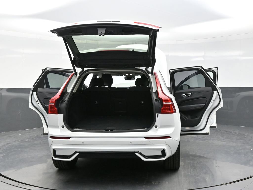 Used 2025 Volvo XC60 B5 Plus w/ Climate Package AWD/4WD image 38