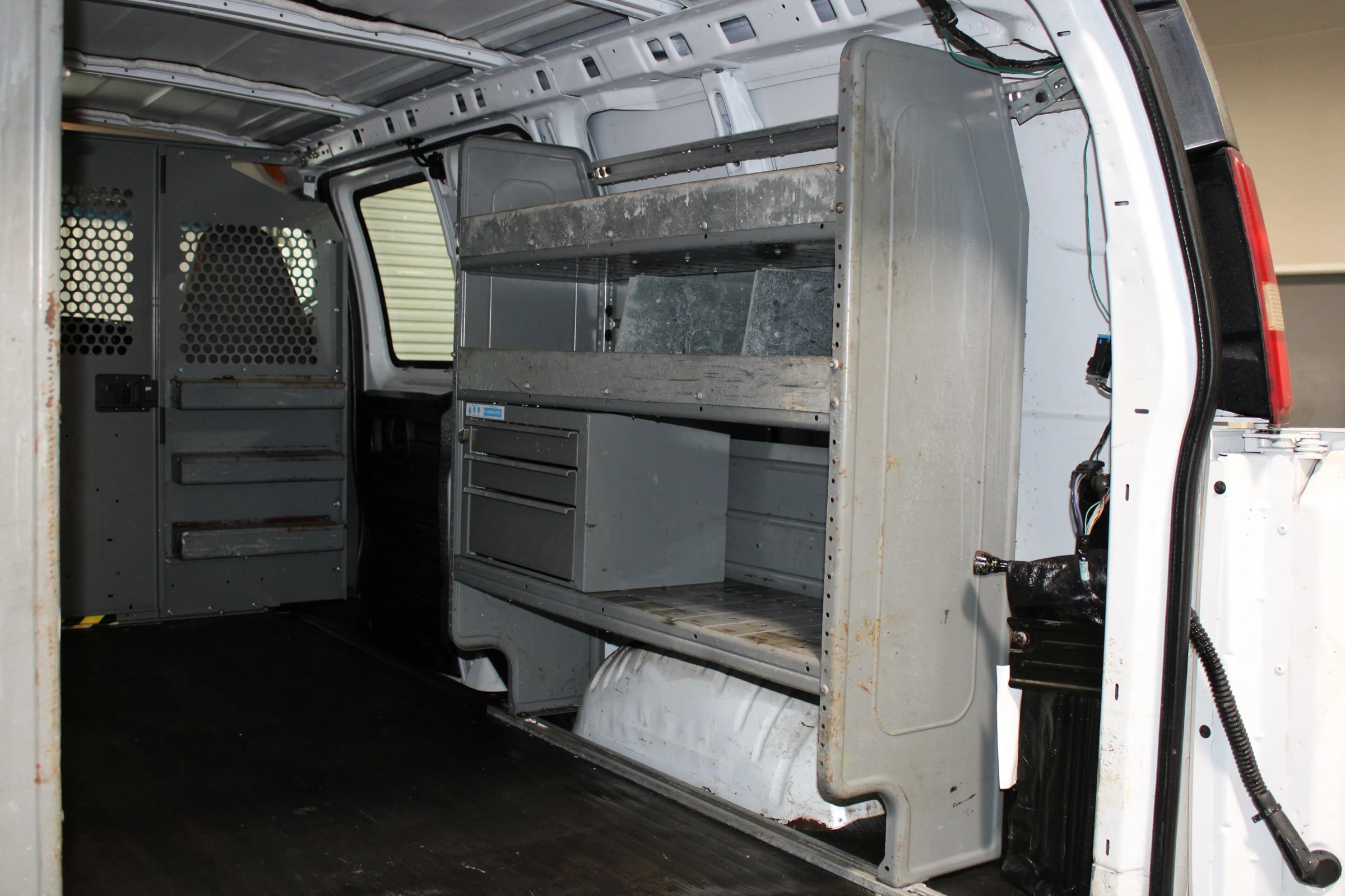 Used 2009 Chevrolet Express 1500 RWD image 28