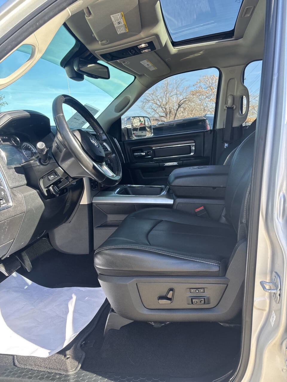Used 2018 RAM 1500 Laramie w/ Convenience Group image 10