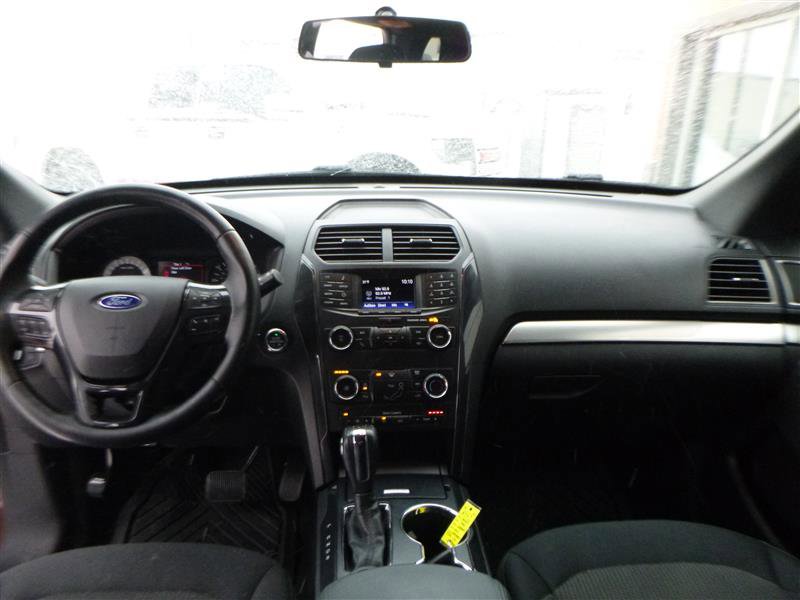 Used 2018 Ford Explorer XLT image 11